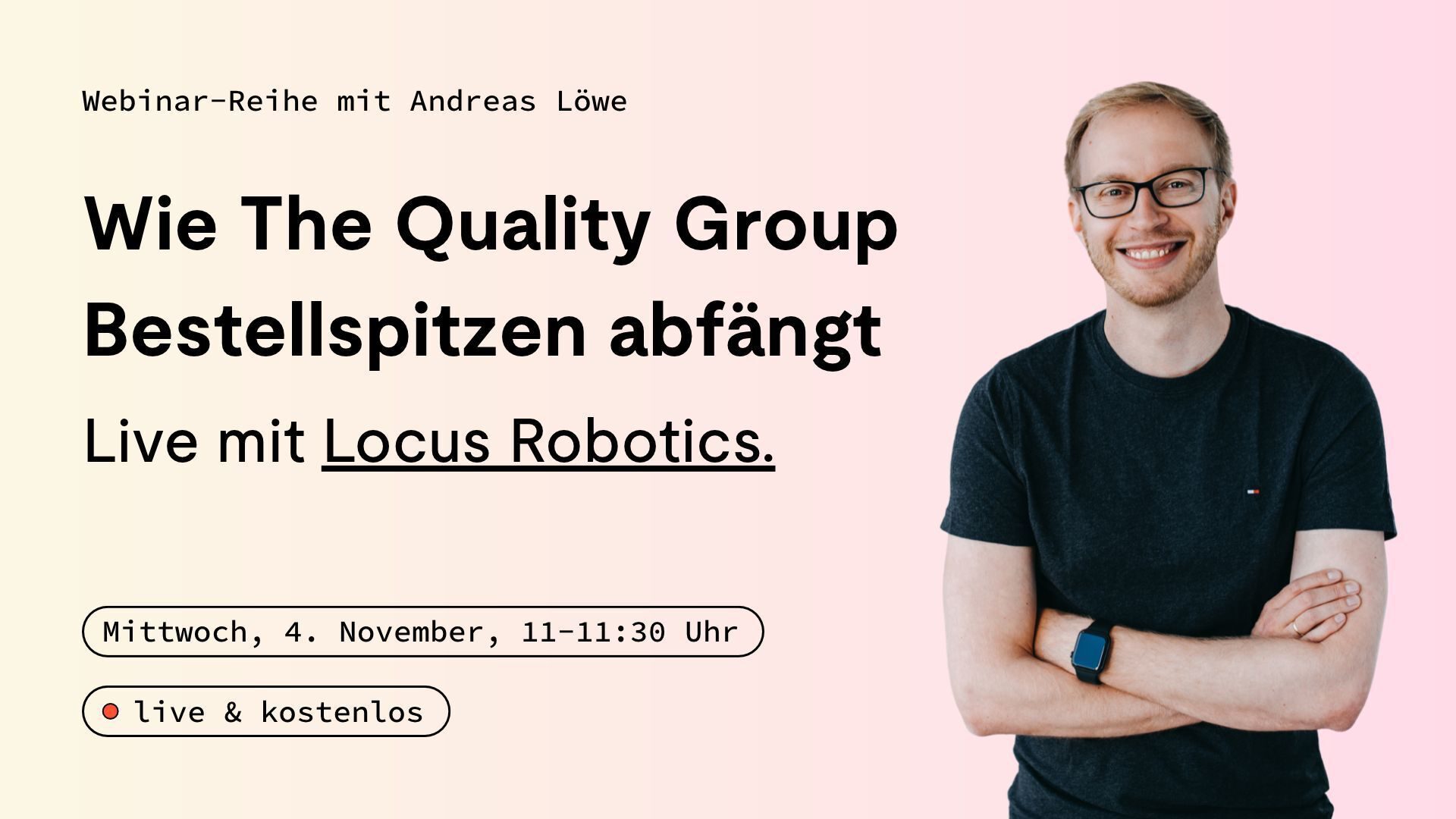 Ein lächelnder Mann steht vor einer Logistikgrafik für ein Infios-Webinar zum Thema Vermeidung von Engpässen im Lager am 3. November.